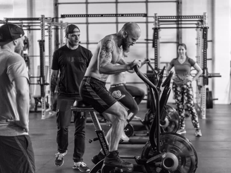 Noel Brand van Breda Strength & Conditioning tijdens het coachen